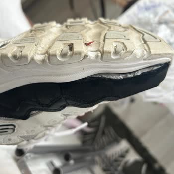 Skechers Ayakkabı 15 Giyimde Kenarından Patladı. Kullanıcı Hatası Var Denildi.