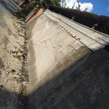 Çevre, Şehircilik Ve İklim Değişikliği Bakanlığı Yıkım Ekipleri Duvarımıza Hasar Verip Onarmadı