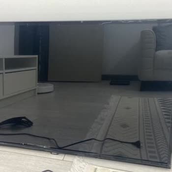 Isparta Teknosa Kırık Televizyon