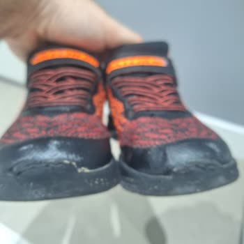 Skechers Çok Bariz Ayıplı Malını Kabul Etmiyor