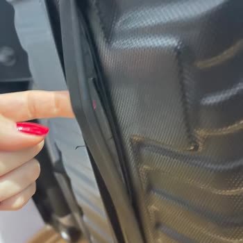 Pegasus'un Bagajlarını Kırması Ve Önemsememesi