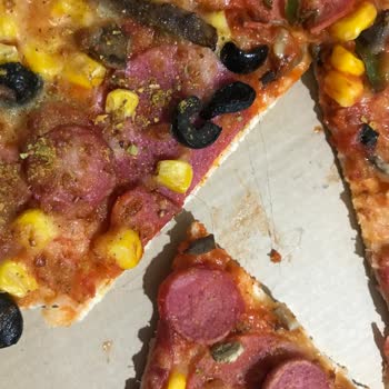 PizzaLazza Eryaman Kıl Çıktı