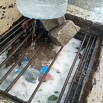 Konya Büyükşehir Belediyesi Selçuklu'da Tatlı Su Çeşmesinin Gider Yerinde Çöpler Var