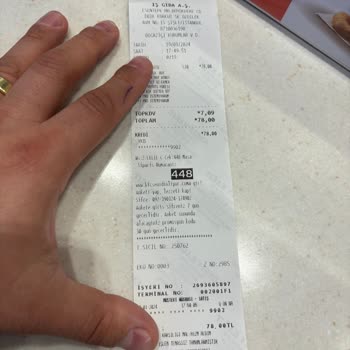 KFC 19.01.2024 Kampanya Menünün Tavuk Burgeri Kalmamış Saat 17.49 Da