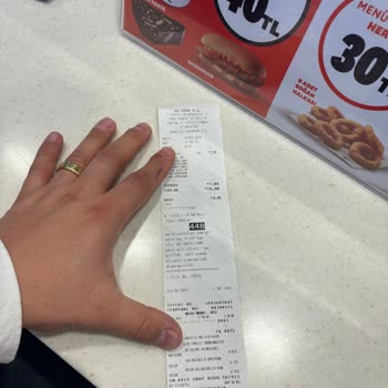 KFC 19.01.2024 Kampanya Menünün Tavuk Burgeri Kalmamış Saat 17.49 Da