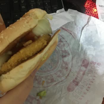 Eskişehir Saloon Burger Eksik Sipariş Ve Kalitesiz Ürünler