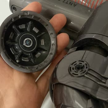 Dyson V15 Tekerlekleri Koptu