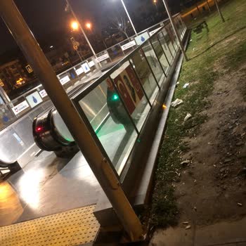 Metro Önüne Çöp Sigara Mazgalı Talep Ediyoruz!