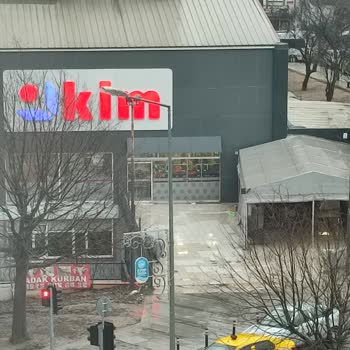 Kim Market Müdürün Ve Çalışanların Egosu