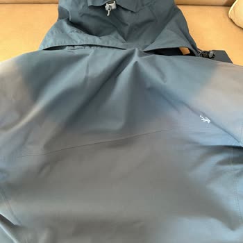 Karspor Renk Solmasıyla Kullanılamaz Mont!