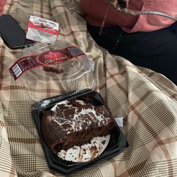 BİM Çikolatalı Pasta İçerisinde Yabancı Cisim Bulundu