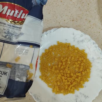 Mutlu Makarna Paketten Böcek Çıktı.