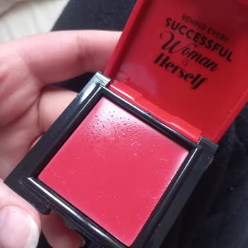 Pastel Kozmetik Pastel Krem Allık Dan Kıl Çıktı!