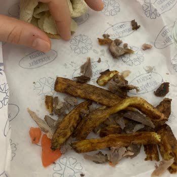 Şehzade Kebap Sarayı (Çekmeköy) Sipariş Ettiğim Dürümlerin Hepsinde Patatesler Yanıktı