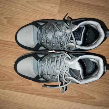 2 Ay İçinde Yandan Yırtılan Skechers Marka Ayakkabı