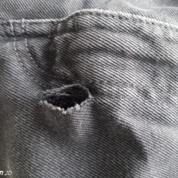 Bershka Fermuar Yanından Yırtılan Defolu Pantolon