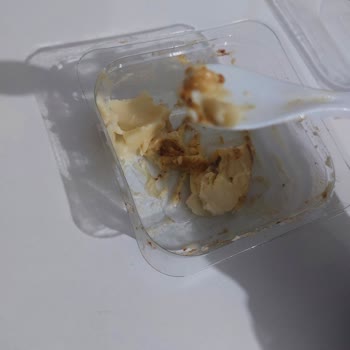 BİM Kazandibinde İzmarit Cıktı