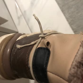 FLO Ayakkabı Vicco Marka Çocuk Botu 2 Ay Bile Giyemeden Paramparça Oldu!