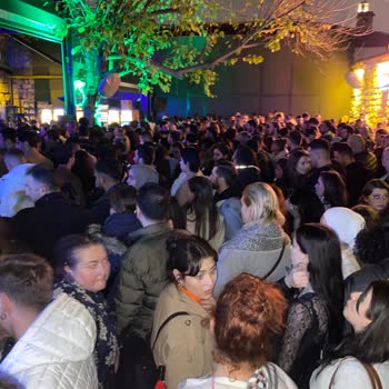 Holly Stone Kapasitenin Üstünde Bilet Satışı!