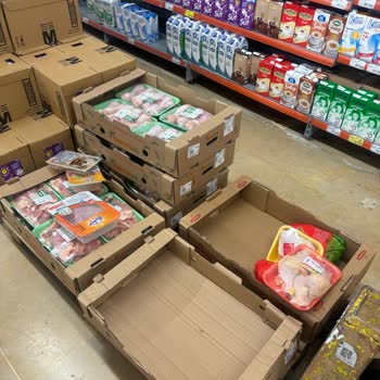 Çorlu Orion Migros Dışarıda Bekletilen Tavuklar