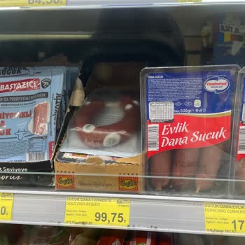 Hakmar Gıda Küflenmiş Ve Kurtlanmış Sucuk!