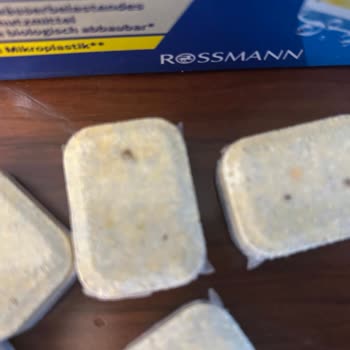 Domol Bulaşık Deterjanın Üzerindeki Küf Lekeleri