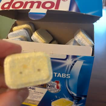 Domol Bulaşık Deterjanın Üzerindeki Küf Lekeleri