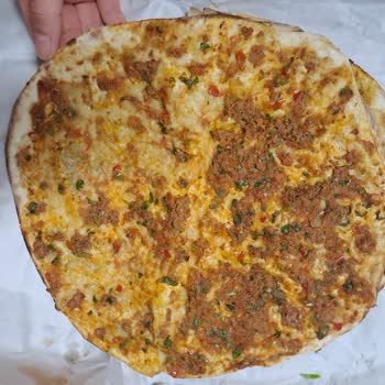 Hacıoğlu Restaurant Yarısı Boş Gelen Lahmacun