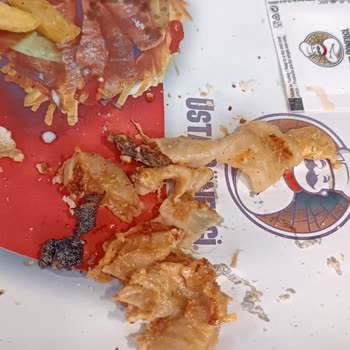 Usta Dönerci Dönerler İri Kesilmiş Ve Kıllı Deri