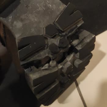 Stradivarius Botunun Tabanı İkiye Ayrıldı, Kalitesiz.