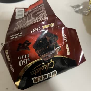 Ülker Bitter Çikolatadan Plastik Parçası Çıktı