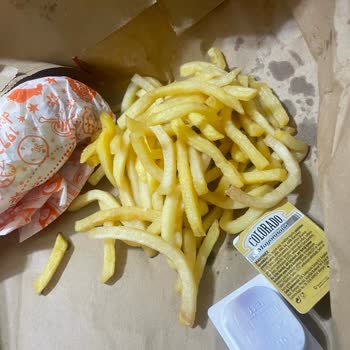 Popeyes Uşak Şubesi Sürekli Yanlış Ve Kötü Bayat Ve Yağ İçinde Patates