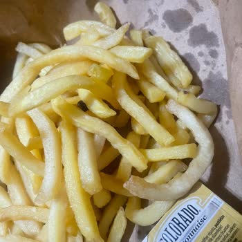 Popeyes Uşak Şubesi Sürekli Yanlış Ve Kötü Bayat Ve Yağ İçinde Patates