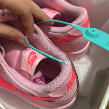 Kremlin Outlet Kremin. Co Görsel Uyuşmazlığı
