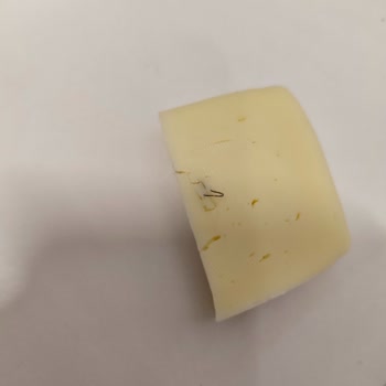 Arslan Gıda Pazarlama Erdem Saroz Kaşar Peynirinden Tel Çıktı