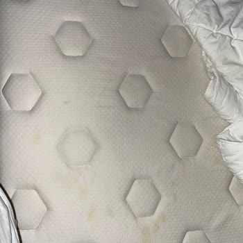 Yataş Cool And Wool Yatakta Sarı Lekeler