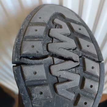 Garamond Ayakkabıda Çok Ucuz Tabanlık Kullanılmış