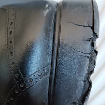 Garamond Ayakkabıda Çok Ucuz Tabanlık Kullanılmış