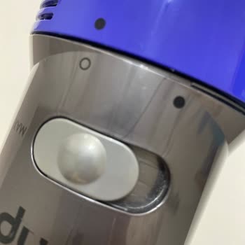 Dyson V8 Cihazı Plastik Aksan Durduk Yere Çatlaması Ve Kırılması