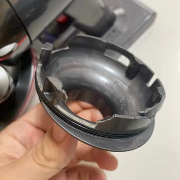 Dyson V8 Cihazı Plastik Aksan Durduk Yere Çatlaması Ve Kırılması