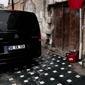 Aksaray Mercedes Servisi Çalışan Arabayı Bozdu