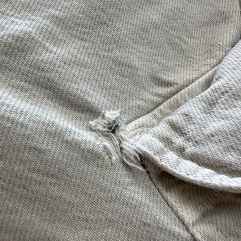 Zara Pantolon Her Yerinden Yırtılmaya Başladı