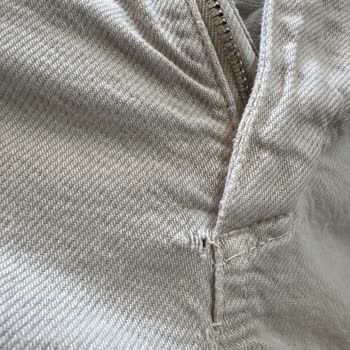 Zara Pantolon Her Yerinden Yırtılmaya Başladı