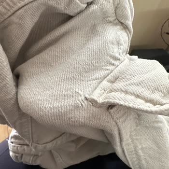 Zara Pantolon Her Yerinden Yırtılmaya Başladı