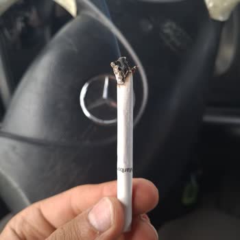 Marlboro Sigaralardan Uzun Çubuk Gibi Maddelerin Çıkması.