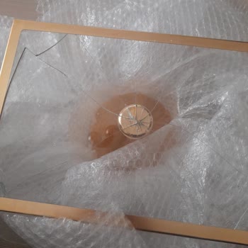 PTT Kargo Kargocunun Yere Atmasında Dolayı Kırıldı