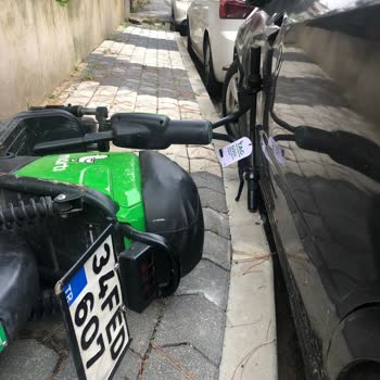 Tag Martı Elektrikli Motosiklet Aracıma Devrilmiştir.