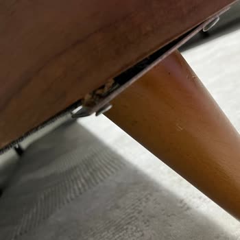 Özkanlar Mobilya Koltuğumun Kumaşı Kabardı Ve Koltuğun Ayaklarındaki Vida Çıkıyor