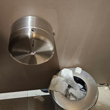 Hilltown AVM Tuvalet Kirliliği, Eleman Yetersizliği