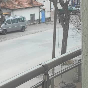 Türk Telekom Direk Kırıldı Kablolar Yerde Duruyor